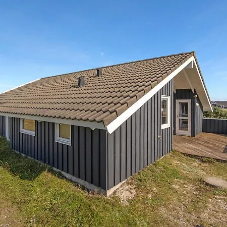 Stunning In Hvide Sande With Kitchen * Bjerregard