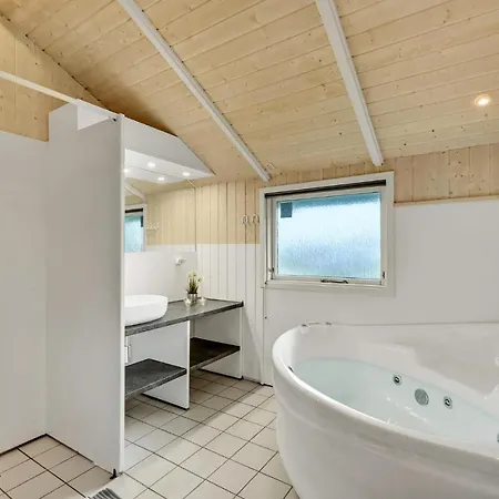 Holiday home Stunning In Hvide Sande With Kitchen